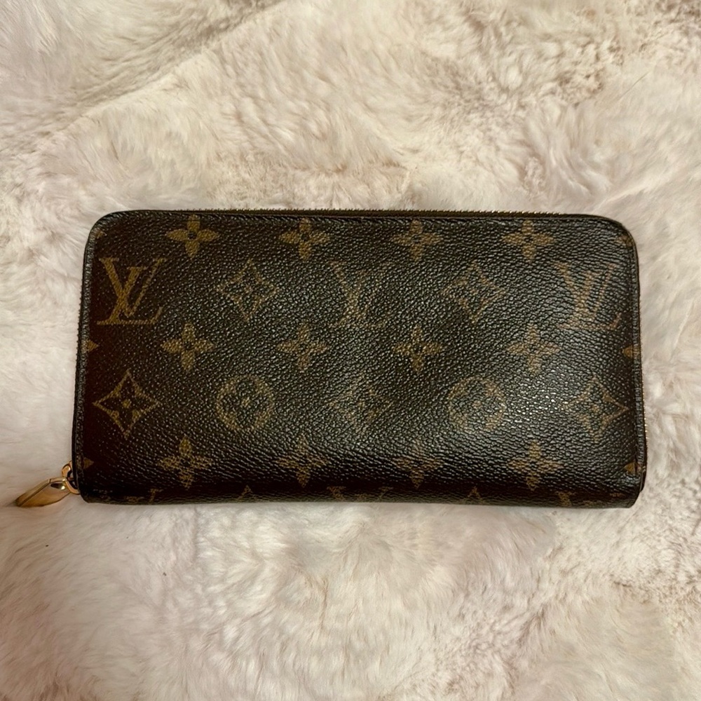 Louis Vuitton Zippy Wallet